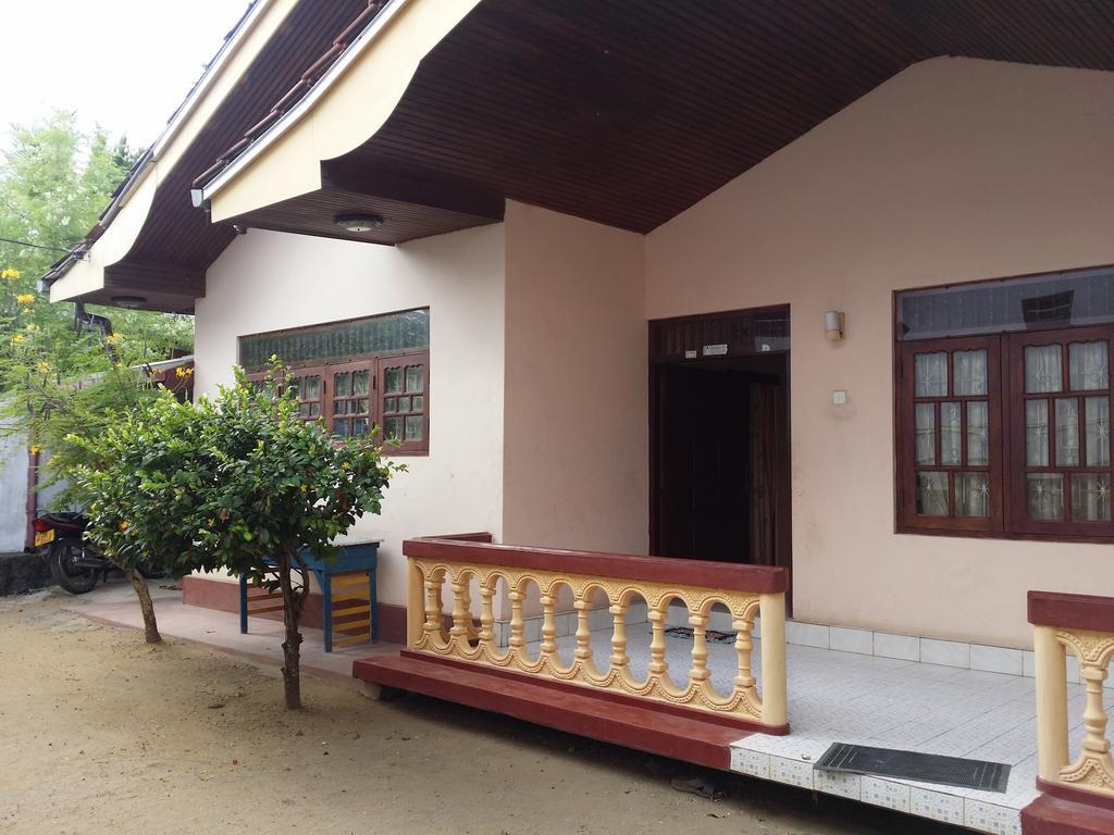 Bed and Breakfast Heaven Star Rest Mirissa Esterno foto